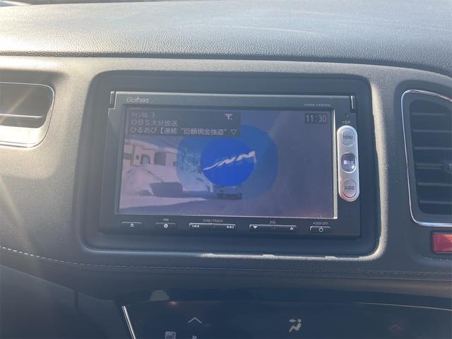 ホンダ　ヴェゼル　ハイブリッドＸ入荷しました。Ｈ２６年式、走行８５，５００ｋｍ。車検は令和９年３月まで残っており、購入後の維持費面でも安心感のある一台です。装備はナビ・ＥＴＣ付き