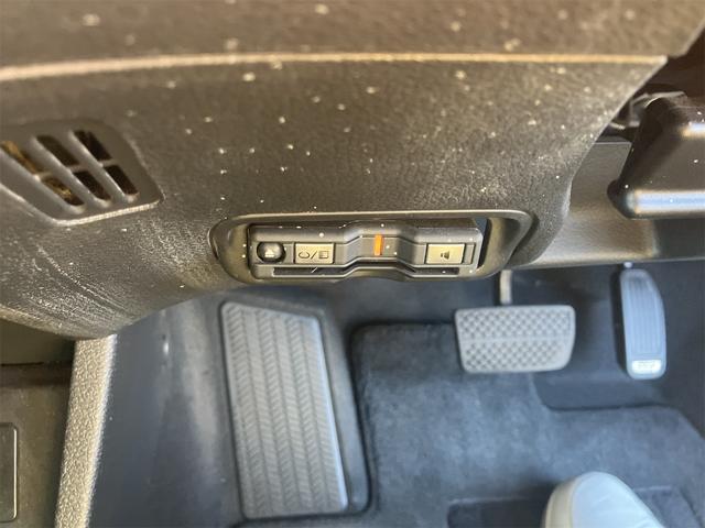 ホンダ　ヴェゼル　ハイブリッドＸ入荷しました。Ｈ２６年式、走行８５，５００ｋｍ。車検は令和９年３月まで残っており、購入後の維持費面でも安心感のある一台です。装備はナビ・ＥＴＣ付き