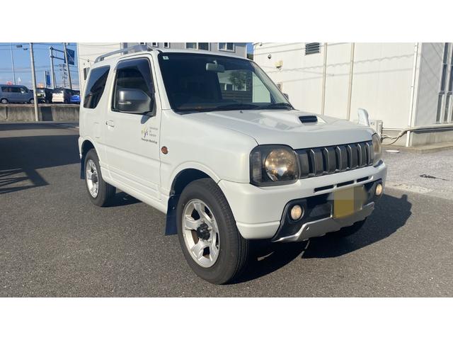 ジムニー ＦＩＳフリースタイルワールドカップリミテッド　Ｂｌｕｅｔｏｏｔｈオーディオ・パートタイム４ＷＤ高低２段切り替え式（後輪駆動ベース）・ＤＯＨＣインタークーラーターボ・フロア４ＡＴ（3枚目）