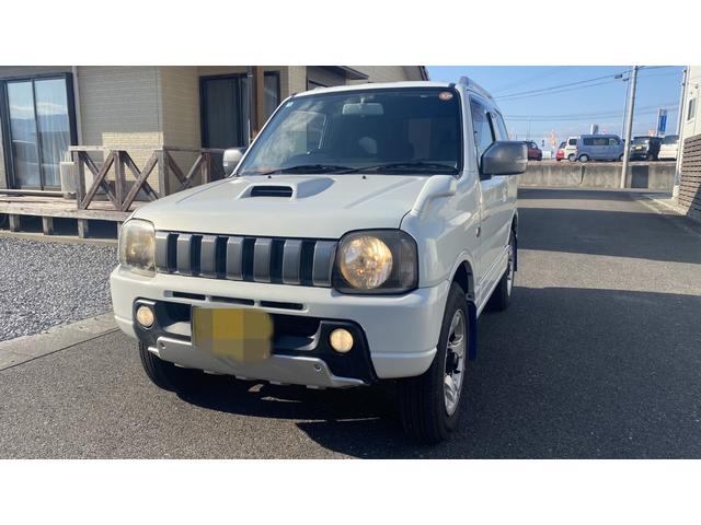 ジムニー ＦＩＳフリースタイルワールドカップリミテッド　Ｂｌｕｅｔｏｏｔｈオーディオ・パートタイム４ＷＤ高低２段切り替え式（後輪駆動ベース）・ＤＯＨＣインタークーラーターボ・フロア４ＡＴ（4枚目）