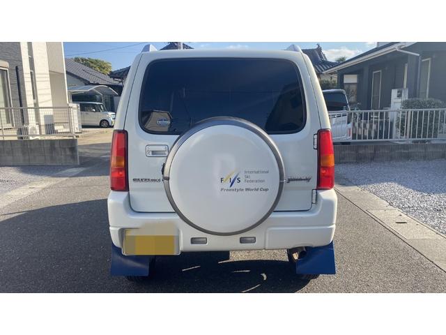 ジムニー ＦＩＳフリースタイルワールドカップリミテッド　Ｂｌｕｅｔｏｏｔｈオーディオ・パートタイム４ＷＤ高低２段切り替え式（後輪駆動ベース）・ＤＯＨＣインタークーラーターボ・フロア４ＡＴ（13枚目）