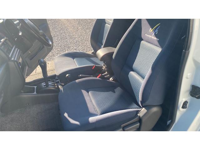 ジムニー ＦＩＳフリースタイルワールドカップリミテッド　Ｂｌｕｅｔｏｏｔｈオーディオ・パートタイム４ＷＤ高低２段切り替え式（後輪駆動ベース）・ＤＯＨＣインタークーラーターボ・フロア４ＡＴ（26枚目）