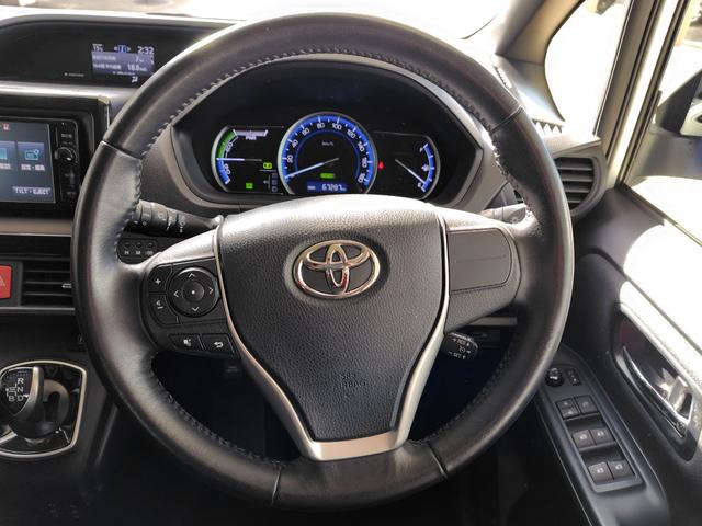 ヴォクシー ハイブリッドV ETC バックカメラ ナビ オートクルーズコントロール 両側スライド・片側電動 オートライト LEDヘッドランプ スマートキー 電動格納ミラー シートヒーター 3列シート CVT アルミホイール(3枚目)