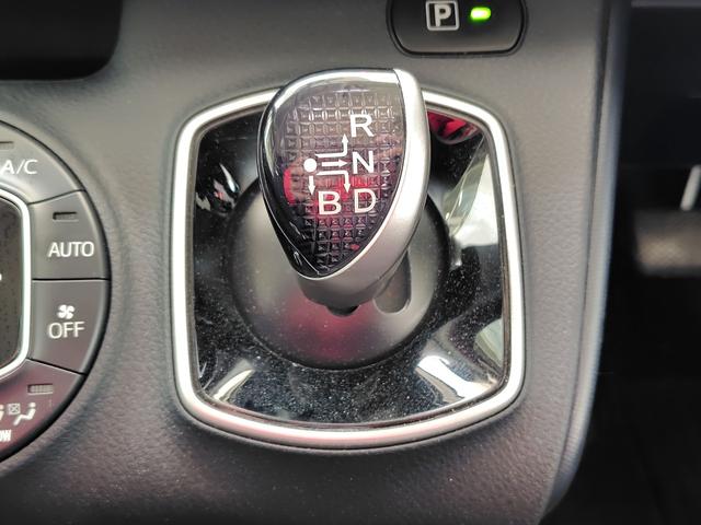 ヴォクシー ハイブリッドV ETC バックカメラ ナビ オートクルーズコントロール 両側スライド・片側電動 オートライト LEDヘッドランプ スマートキー 電動格納ミラー シートヒーター 3列シート CVT アルミホイール(6枚目)