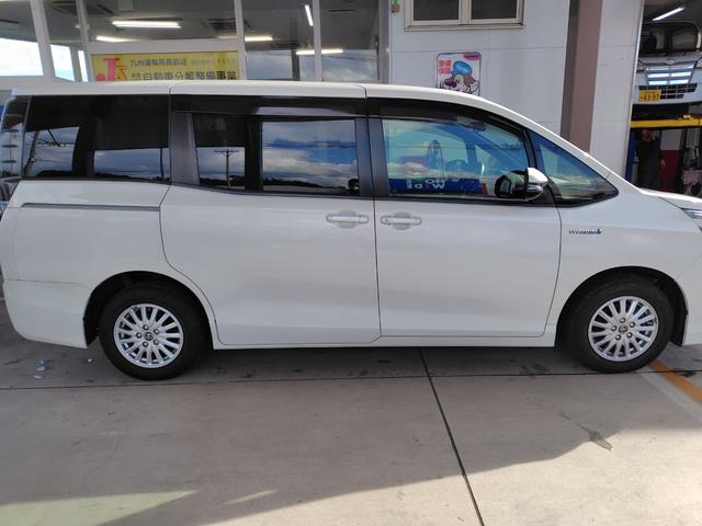 ヴォクシー ハイブリッドV ETC バックカメラ ナビ オートクルーズコントロール 両側スライド・片側電動 オートライト LEDヘッドランプ スマートキー 電動格納ミラー シートヒーター 3列シート CVT アルミホイール(14枚目)