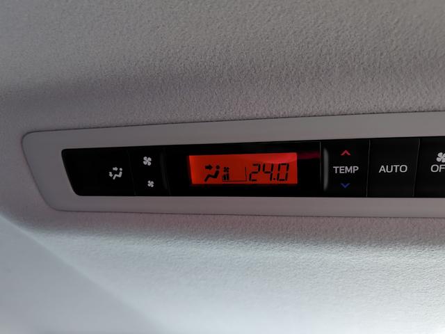 ヴォクシー ハイブリッドV ETC バックカメラ ナビ オートクルーズコントロール 両側スライド・片側電動 オートライト LEDヘッドランプ スマートキー 電動格納ミラー シートヒーター 3列シート CVT アルミホイール(21枚目)