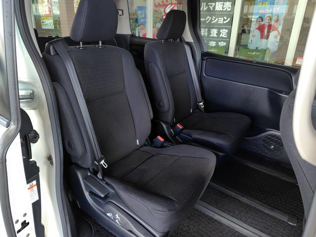 ヴォクシー ハイブリッドV ETC バックカメラ ナビ オートクルーズコントロール 両側スライド・片側電動 オートライト LEDヘッドランプ スマートキー 電動格納ミラー シートヒーター 3列シート CVT アルミホイール(33枚目)