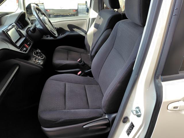 ヴォクシー ハイブリッドV ETC バックカメラ ナビ オートクルーズコントロール 両側スライド・片側電動 オートライト LEDヘッドランプ スマートキー 電動格納ミラー シートヒーター 3列シート CVT アルミホイール(40枚目)