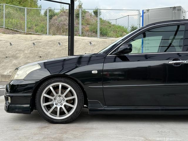 マークIIブリット ２．５ｉＲ－Ｖ　１ＪＺターボ（ＶＶＴ－ｉ）２８０馬力　新品タイミングベルト交換済　テイン車高調　ＨＫＳエアクリーナー　社外マフラー　ブリッツブーストメーター　純正フルエアロ　バックカメラ　社外１７インチホイール（14枚目）