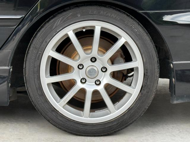マークIIブリット ２．５ｉＲ－Ｖ　１ＪＺターボ（ＶＶＴ－ｉ）２８０馬力　新品タイミングベルト交換済　テイン車高調　ＨＫＳエアクリーナー　社外マフラー　ブリッツブーストメーター　純正フルエアロ　バックカメラ　社外１７インチホイール（17枚目）