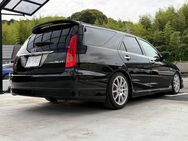 マークIIブリット ２．５ｉＲ－Ｖ　１ＪＺターボ（ＶＶＴ－ｉ）２８０馬力　新品タイミングベルト交換済　テイン車高調　ＨＫＳエアクリーナー　社外マフラー　ブリッツブーストメーター　純正フルエアロ　バックカメラ　社外１７インチホイール（28枚目）