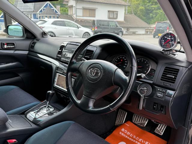 マークIIブリット ２．５ｉＲ－Ｖ　１ＪＺターボ（ＶＶＴ－ｉ）２８０馬力　新品タイミングベルト交換済　テイン車高調　ＨＫＳエアクリーナー　社外マフラー　ブリッツブーストメーター　純正フルエアロ　バックカメラ　社外１７インチホイール（41枚目）