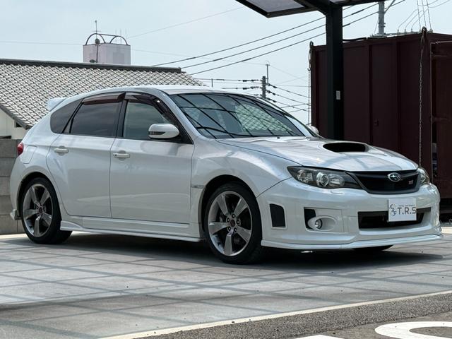 インプレッサ ＷＲＸ　ＳＴｉ　６速マニュアル　ＨＫＳ（ＥＶＣ）コントローラー　ブリッツピロアッパー減衰力車高調　ＨＫＳエアクリーナー　クスコオイルキャッチタンク　Ｂｌｕｅｔｏｏｔｈ　バックカメラ　フルエアロ　４ＷＤ　スマートキー２（3枚目）