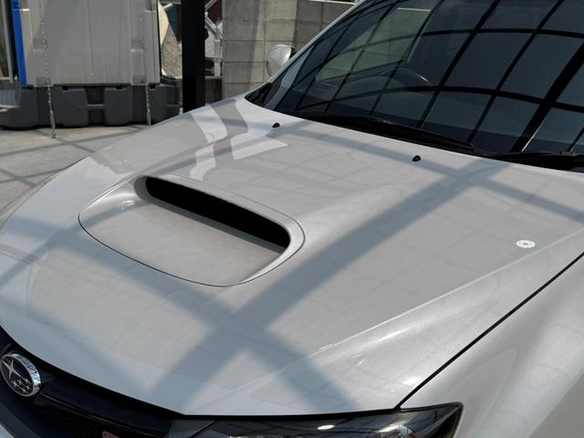 インプレッサ ＷＲＸ　ＳＴｉ　６速マニュアル　ＨＫＳ（ＥＶＣ）コントローラー　ブリッツピロアッパー減衰力車高調　ＨＫＳエアクリーナー　クスコオイルキャッチタンク　Ｂｌｕｅｔｏｏｔｈ　バックカメラ　フルエアロ　４ＷＤ　スマートキー２（8枚目）