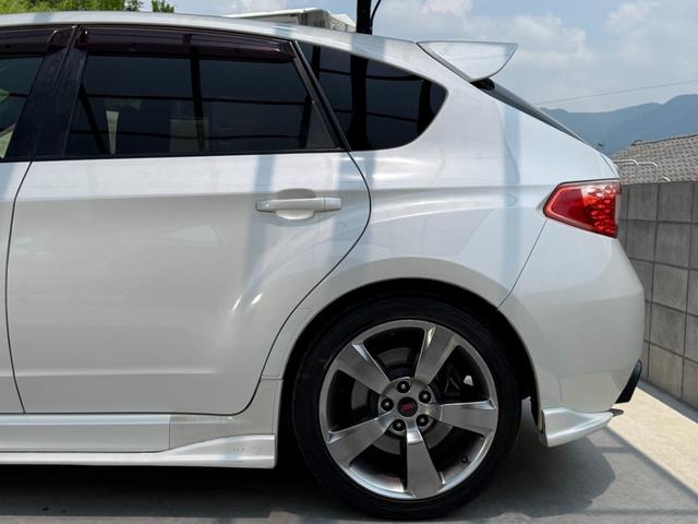 インプレッサ ＷＲＸ　ＳＴｉ　６速マニュアル　ＨＫＳ（ＥＶＣ）コントローラー　ブリッツピロアッパー減衰力車高調　ＨＫＳエアクリーナー　クスコオイルキャッチタンク　Ｂｌｕｅｔｏｏｔｈ　バックカメラ　フルエアロ　４ＷＤ　スマートキー２（13枚目）