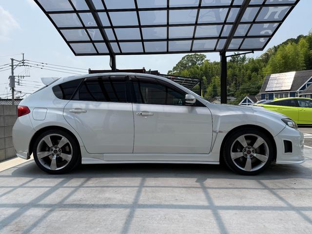 インプレッサ ＷＲＸ　ＳＴｉ　６速マニュアル　ＨＫＳ（ＥＶＣ）コントローラー　ブリッツピロアッパー減衰力車高調　ＨＫＳエアクリーナー　クスコオイルキャッチタンク　Ｂｌｕｅｔｏｏｔｈ　バックカメラ　フルエアロ　４ＷＤ　スマートキー２（16枚目）