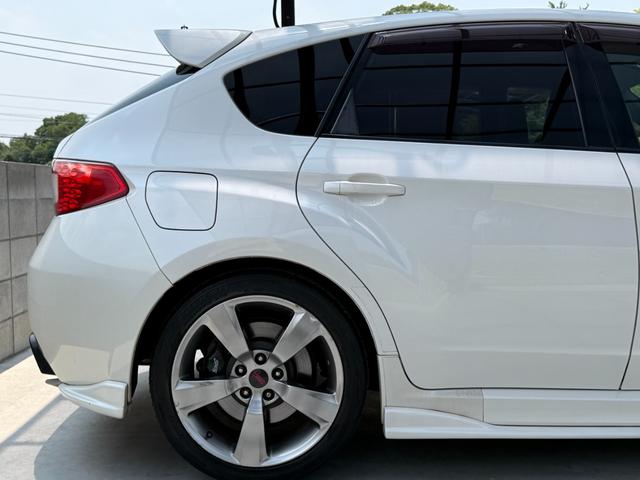 インプレッサ ＷＲＸ　ＳＴｉ　６速マニュアル　ＨＫＳ（ＥＶＣ）コントローラー　ブリッツピロアッパー減衰力車高調　ＨＫＳエアクリーナー　クスコオイルキャッチタンク　Ｂｌｕｅｔｏｏｔｈ　バックカメラ　フルエアロ　４ＷＤ　スマートキー２（19枚目）