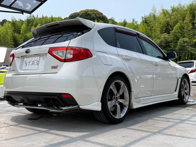 インプレッサ ＷＲＸ　ＳＴｉ　６速マニュアル　ＨＫＳ（ＥＶＣ）コントローラー　ブリッツピロアッパー減衰力車高調　ＨＫＳエアクリーナー　クスコオイルキャッチタンク　Ｂｌｕｅｔｏｏｔｈ　バックカメラ　フルエアロ　４ＷＤ　スマートキー２（26枚目）