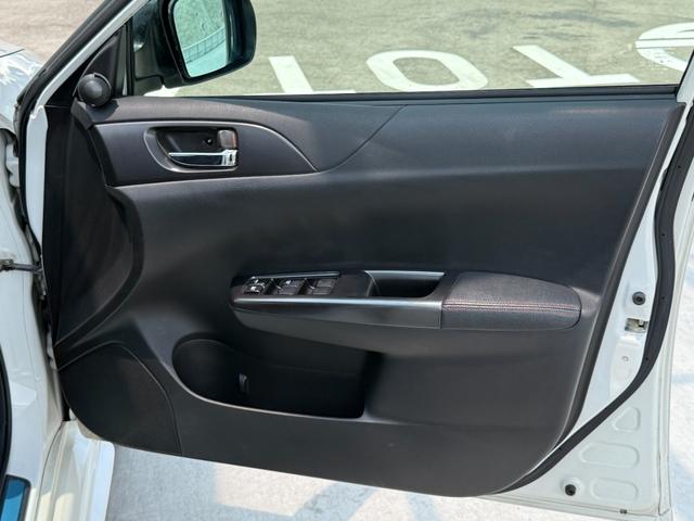 インプレッサ ＷＲＸ　ＳＴｉ　６速マニュアル　ＨＫＳ（ＥＶＣ）コントローラー　ブリッツピロアッパー減衰力車高調　ＨＫＳエアクリーナー　クスコオイルキャッチタンク　Ｂｌｕｅｔｏｏｔｈ　バックカメラ　フルエアロ　４ＷＤ　スマートキー２（39枚目）