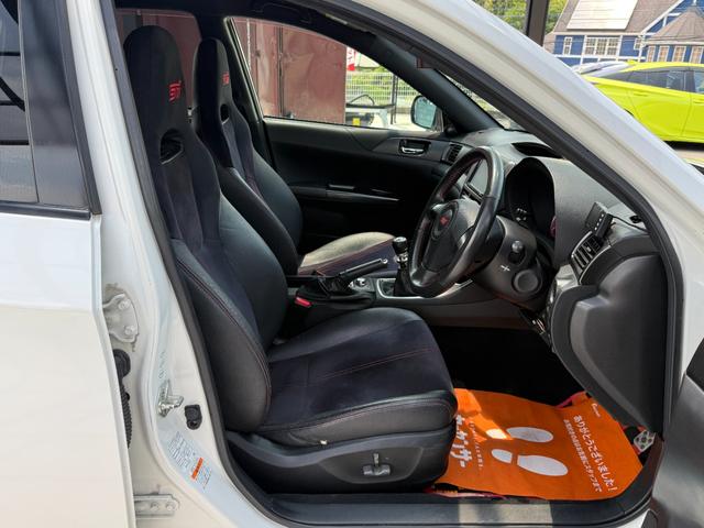 インプレッサ ＷＲＸ　ＳＴｉ　６速マニュアル　ＨＫＳ（ＥＶＣ）コントローラー　ブリッツピロアッパー減衰力車高調　ＨＫＳエアクリーナー　クスコオイルキャッチタンク　Ｂｌｕｅｔｏｏｔｈ　バックカメラ　フルエアロ　４ＷＤ　スマートキー２（40枚目）