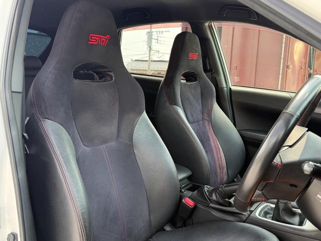 インプレッサ ＷＲＸ　ＳＴｉ　６速マニュアル　ＨＫＳ（ＥＶＣ）コントローラー　ブリッツピロアッパー減衰力車高調　ＨＫＳエアクリーナー　クスコオイルキャッチタンク　Ｂｌｕｅｔｏｏｔｈ　バックカメラ　フルエアロ　４ＷＤ　スマートキー２（42枚目）