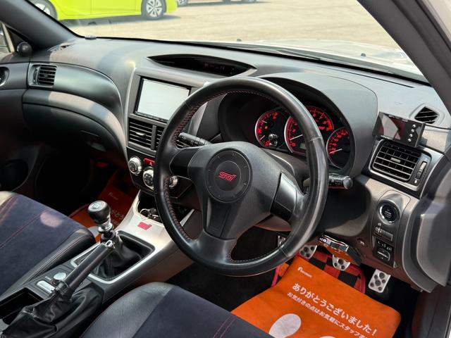 インプレッサ ＷＲＸ　ＳＴｉ　６速マニュアル　ＨＫＳ（ＥＶＣ）コントローラー　ブリッツピロアッパー減衰力車高調　ＨＫＳエアクリーナー　クスコオイルキャッチタンク　Ｂｌｕｅｔｏｏｔｈ　バックカメラ　フルエアロ　４ＷＤ　スマートキー２（47枚目）