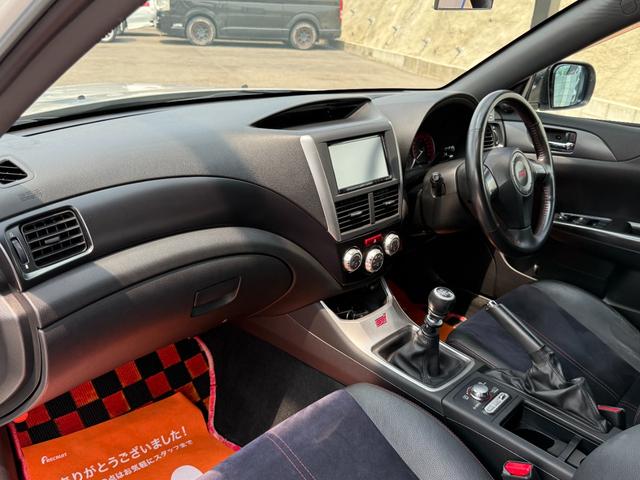 インプレッサ ＷＲＸ　ＳＴｉ　６速マニュアル　ＨＫＳ（ＥＶＣ）コントローラー　ブリッツピロアッパー減衰力車高調　ＨＫＳエアクリーナー　クスコオイルキャッチタンク　Ｂｌｕｅｔｏｏｔｈ　バックカメラ　フルエアロ　４ＷＤ　スマートキー２（72枚目）