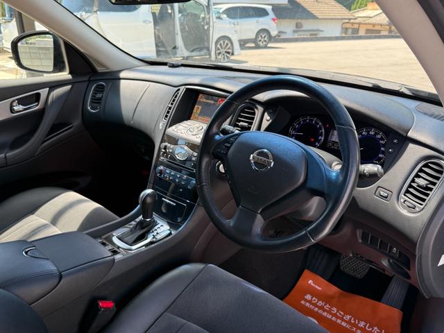 スカイラインクロスオーバー ３７０ＧＴ　全国対応２年保証　ＢＯＳＥサウンドシステム　Ｂｌｕｅｔｏｏｔｈ接続　フルセグ　バックカメラ　純正ナビ　前後ドライブレコーダー　社外１８ＡＷ　ビルトインＥＴＣ　ハーフレザーシート　インテリジェントキー（45枚目）