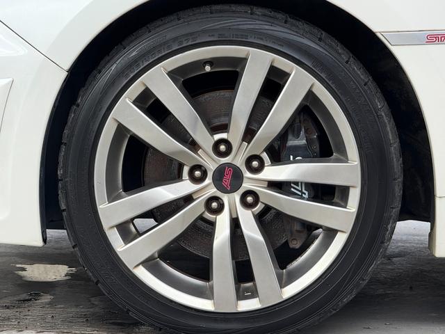 インプレッサ ＷＲＸ　ＳＴｉ　６速マニュアル　４ＷＤ　Ｂｌｕｅｔｏｏｔｈ接続　フルセグ　社外ナビ　ＳＴＩハーフレザーパワーシート　デフイブースト計　純正エアロ　スマートキー２個　ＥＴＣ　リアスポイラー　ＳＴＩ純正アルミホイール（17枚目）