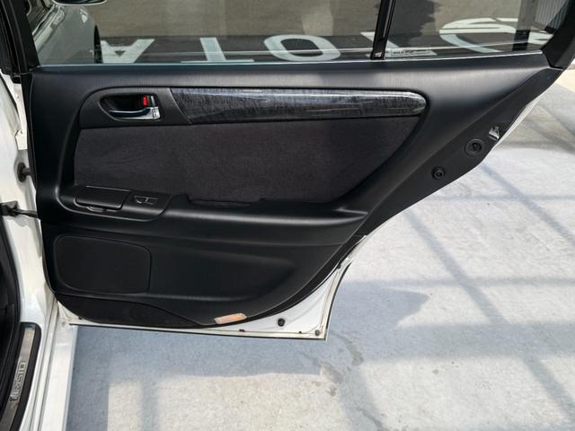 アリスト Ｓ３００ベルテックスエディション　後期モデル　走行４５０００キロ　ＪＢＬサウンドシステム　禁煙車　純正ナビ　フルエアロ　純正リアスポイラー　前席パワーシート　キーレス　純正１６インチホイール　クルーズコントロール　オートライト　記録簿（34枚目）