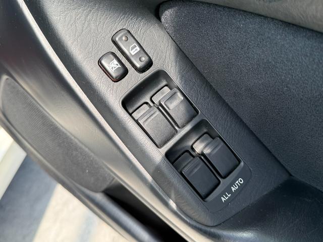 アリスト Ｓ３００ベルテックスエディション　後期モデル　走行４５０００キロ　ＪＢＬサウンドシステム　禁煙車　純正ナビ　フルエアロ　純正リアスポイラー　前席パワーシート　キーレス　純正１６インチホイール　クルーズコントロール　オートライト　記録簿（41枚目）