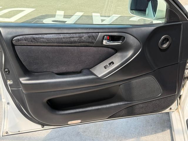 アリスト Ｓ３００ベルテックスエディション　後期モデル　走行４５０００キロ　ＪＢＬサウンドシステム　禁煙車　純正ナビ　フルエアロ　純正リアスポイラー　前席パワーシート　キーレス　純正１６インチホイール　クルーズコントロール　オートライト　記録簿（62枚目）