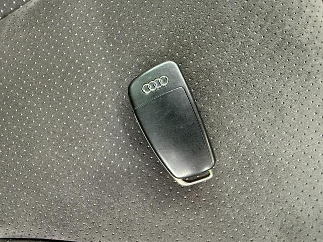 TTクーペ 1.8TFSI Sラインコンペティション 特別限定車 4気筒DOHCインタークーラーターボ アルカンターラ革コンビシート 純正ナビフルセグTV ブラック固定式リアスポイラー 純正エアロ 純正19インチアルミホイール ETC ブラック枠Fグリル(73枚目)