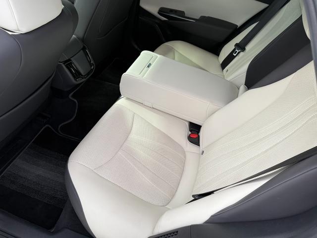 クラウンハイブリッド RSアドバンス 全国対応2年ハイブリット保証走行無制限 モデリスタフルエアロ サンルーフ ホワイトレザーシート メーカーナビフルセグ Bluetooth バックカメラ ブラインドスポット モデリスタマフラー 記録簿有(71枚目)