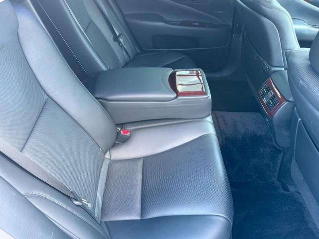 ご来店の際は便利でお得な来店予約機能をご利用ください♪来店予約機能をご利用の上、ご成約頂きますと【ＱＵＯカード１０，０００円分】さらに【ガソリン満タン納車】をプレゼントさせて頂きます☆