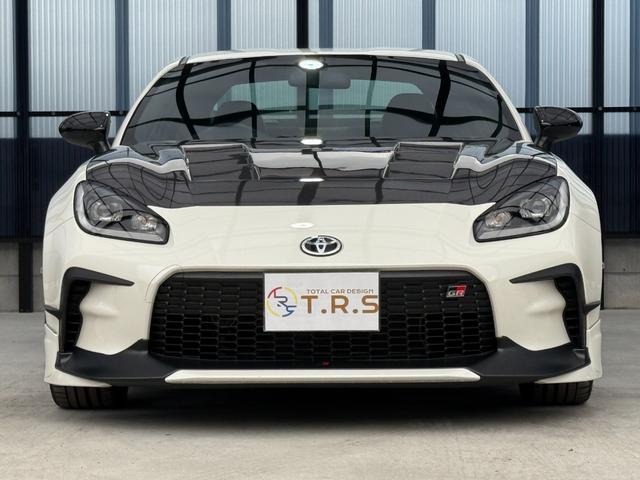 ＧＲ８６ ＲＺ　全国対応２年走行無制限保証　ＧＲフルエアロ　カーボンダクトボンネット　ＴＲＤマフラー　９インチナビ　Ｂｌｕｅｔｏｏｔｈ接続　バックカメラ　フルセグ　シートヒーター　ＥＴＣ　ハーフレザーシート　禁煙車（2枚目）
