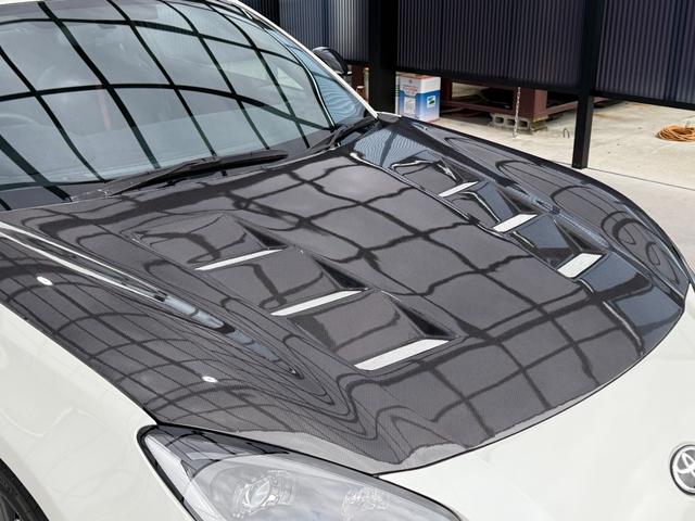 ＧＲ８６ ＲＺ　全国対応２年走行無制限保証　ＧＲフルエアロ　カーボンダクトボンネット　ＴＲＤマフラー　９インチナビ　Ｂｌｕｅｔｏｏｔｈ接続　バックカメラ　フルセグ　シートヒーター　ＥＴＣ　ハーフレザーシート　禁煙車（6枚目）