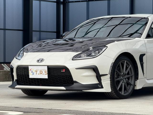 ＧＲ８６ ＲＺ　全国対応２年走行無制限保証　ＧＲフルエアロ　カーボンダクトボンネット　ＴＲＤマフラー　９インチナビ　Ｂｌｕｅｔｏｏｔｈ接続　バックカメラ　フルセグ　シートヒーター　ＥＴＣ　ハーフレザーシート　禁煙車（8枚目）