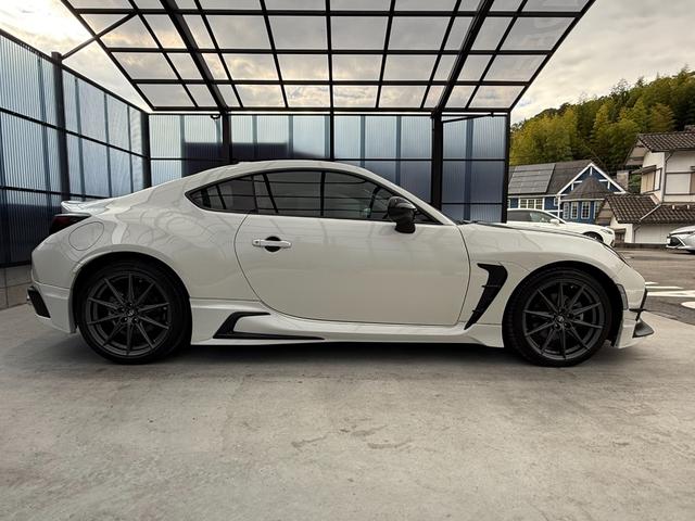 ＧＲ８６ ＲＺ　全国対応２年走行無制限保証　ＧＲフルエアロ　カーボンダクトボンネット　ＴＲＤマフラー　９インチナビ　Ｂｌｕｅｔｏｏｔｈ接続　バックカメラ　フルセグ　シートヒーター　ＥＴＣ　ハーフレザーシート　禁煙車（17枚目）