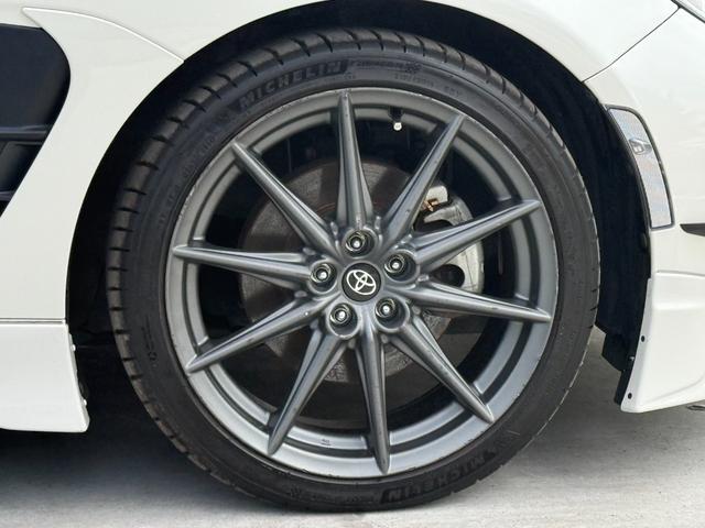 ＧＲ８６ ＲＺ　全国対応２年走行無制限保証　ＧＲフルエアロ　カーボンダクトボンネット　ＴＲＤマフラー　９インチナビ　Ｂｌｕｅｔｏｏｔｈ接続　バックカメラ　フルセグ　シートヒーター　ＥＴＣ　ハーフレザーシート　禁煙車（19枚目）