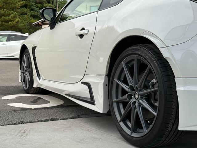 ＧＲ８６ ＲＺ　全国対応２年走行無制限保証　ＧＲフルエアロ　カーボンダクトボンネット　ＴＲＤマフラー　９インチナビ　Ｂｌｕｅｔｏｏｔｈ接続　バックカメラ　フルセグ　シートヒーター　ＥＴＣ　ハーフレザーシート　禁煙車（27枚目）