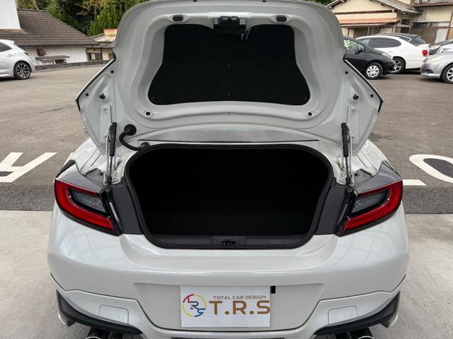 ＧＲ８６ ＲＺ　全国対応２年走行無制限保証　ＧＲフルエアロ　カーボンダクトボンネット　ＴＲＤマフラー　９インチナビ　Ｂｌｕｅｔｏｏｔｈ接続　バックカメラ　フルセグ　シートヒーター　ＥＴＣ　ハーフレザーシート　禁煙車（35枚目）