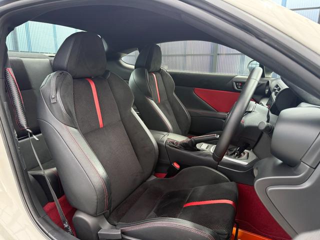 ＧＲ８６ ＲＺ　全国対応２年走行無制限保証　ＧＲフルエアロ　カーボンダクトボンネット　ＴＲＤマフラー　９インチナビ　Ｂｌｕｅｔｏｏｔｈ接続　バックカメラ　フルセグ　シートヒーター　ＥＴＣ　ハーフレザーシート　禁煙車（41枚目）