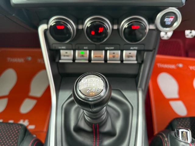 ＧＲ８６ ＲＺ　全国対応２年走行無制限保証　ＧＲフルエアロ　カーボンダクトボンネット　ＴＲＤマフラー　９インチナビ　Ｂｌｕｅｔｏｏｔｈ接続　バックカメラ　フルセグ　シートヒーター　ＥＴＣ　ハーフレザーシート　禁煙車（48枚目）