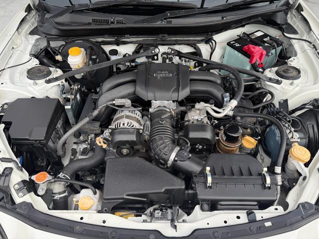 ＧＲ８６ ＲＺ　全国対応２年走行無制限保証　ＧＲフルエアロ　カーボンダクトボンネット　ＴＲＤマフラー　９インチナビ　Ｂｌｕｅｔｏｏｔｈ接続　バックカメラ　フルセグ　シートヒーター　ＥＴＣ　ハーフレザーシート　禁煙車（56枚目）