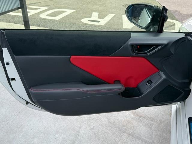 ＧＲ８６ ＲＺ　全国対応２年走行無制限保証　ＧＲフルエアロ　カーボンダクトボンネット　ＴＲＤマフラー　９インチナビ　Ｂｌｕｅｔｏｏｔｈ接続　バックカメラ　フルセグ　シートヒーター　ＥＴＣ　ハーフレザーシート　禁煙車（62枚目）