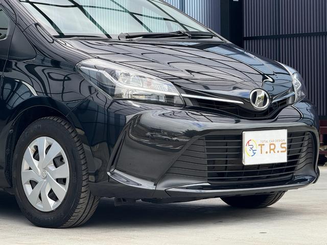 ヴィッツ １．３Ｆ　ＬＥＤエディション　全国対応２年保証　新車ワンオーナー　禁煙車　Ｂｌｕｅｔｏｏｔｈ接続　バックカメラ　ＳＤナビ地デジ　スマートキー２個　ＥＴＣ　点検整備記録簿　ＬＥＤヘッドライト　アイドリングストップ　レーンアシスト（4枚目）