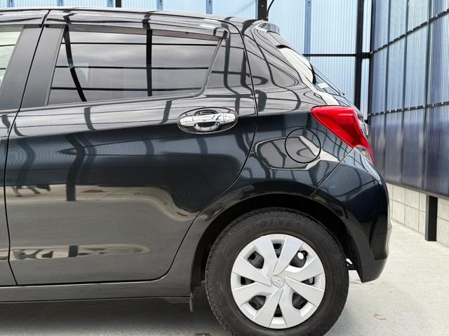 ヴィッツ １．３Ｆ　ＬＥＤエディション　全国対応２年保証　新車ワンオーナー　禁煙車　Ｂｌｕｅｔｏｏｔｈ接続　バックカメラ　ＳＤナビ地デジ　スマートキー２個　ＥＴＣ　点検整備記録簿　ＬＥＤヘッドライト　アイドリングストップ　レーンアシスト（13枚目）