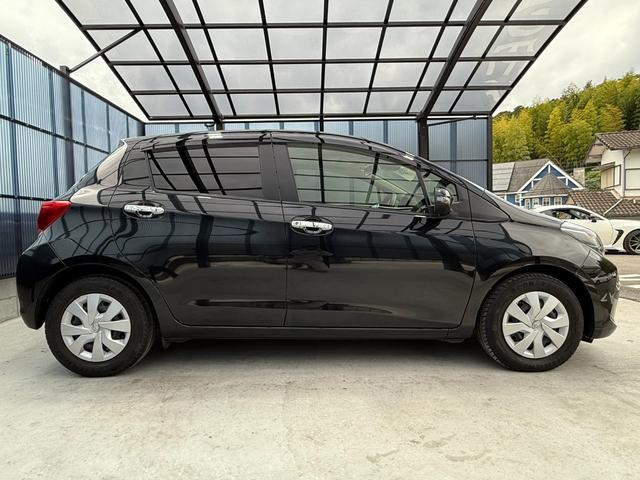 ヴィッツ １．３Ｆ　ＬＥＤエディション　全国対応２年保証　新車ワンオーナー　禁煙車　Ｂｌｕｅｔｏｏｔｈ接続　バックカメラ　ＳＤナビ地デジ　スマートキー２個　ＥＴＣ　点検整備記録簿　ＬＥＤヘッドライト　アイドリングストップ　レーンアシスト（16枚目）