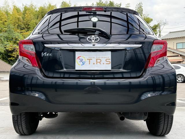 ヴィッツ １．３Ｆ　ＬＥＤエディション　全国対応２年保証　新車ワンオーナー　禁煙車　Ｂｌｕｅｔｏｏｔｈ接続　バックカメラ　ＳＤナビ地デジ　スマートキー２個　ＥＴＣ　点検整備記録簿　ＬＥＤヘッドライト　アイドリングストップ　レーンアシスト（24枚目）